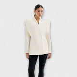 Valeria | Eleganz in skulpturaler Form