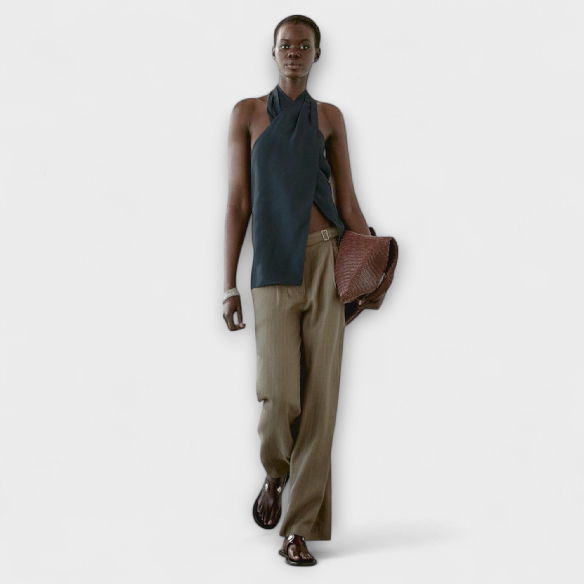 Heloise | Eleganter blauer Halter Neck Top mit verführerischem Rückenausschnitt