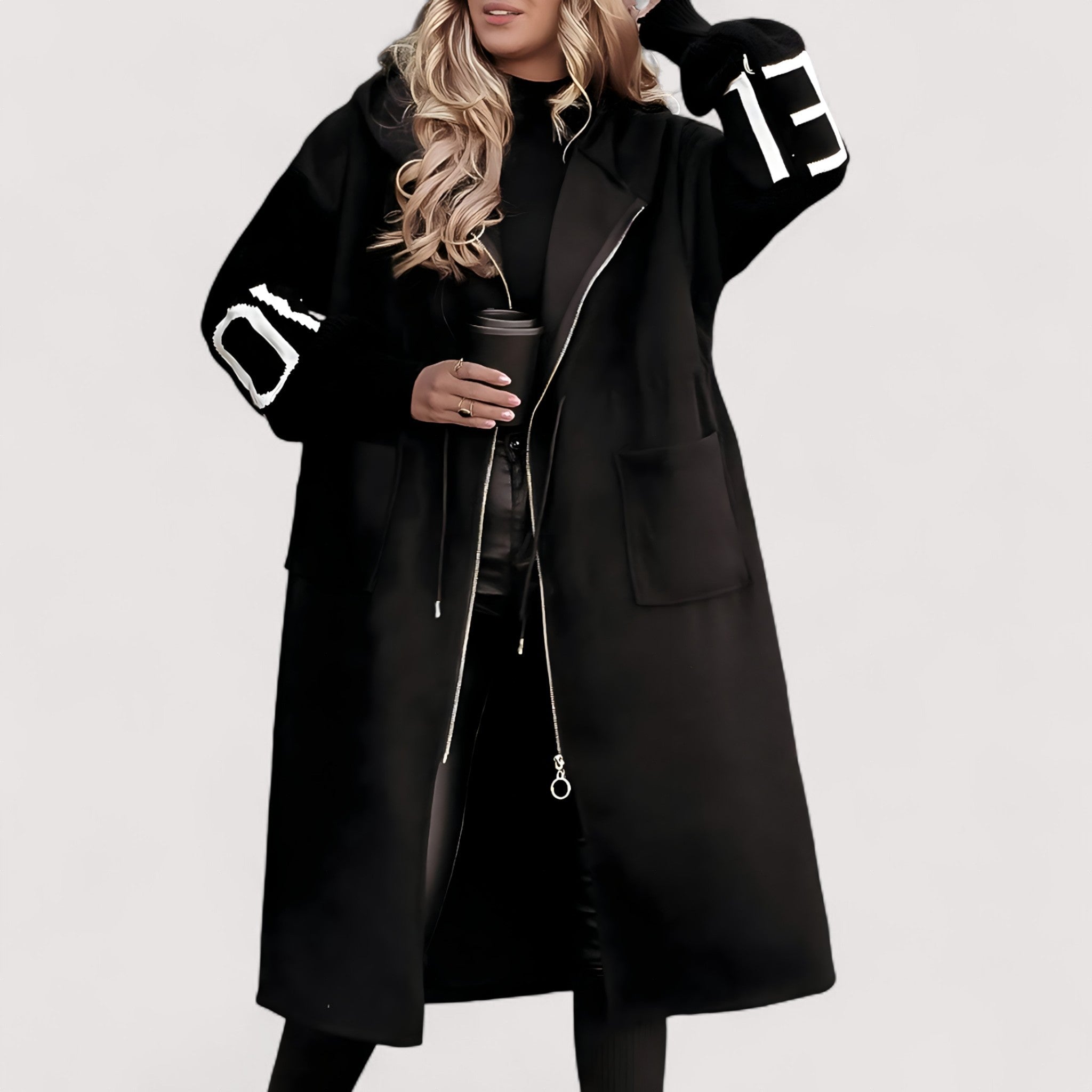 Maris | Elegante Damenjacke mit exquisiten Strickärmeln und luxuriöser Kapuze