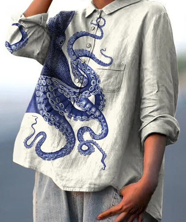 Amelia | Elegante Bluse mit tiefblauem Oktopus-Motiv