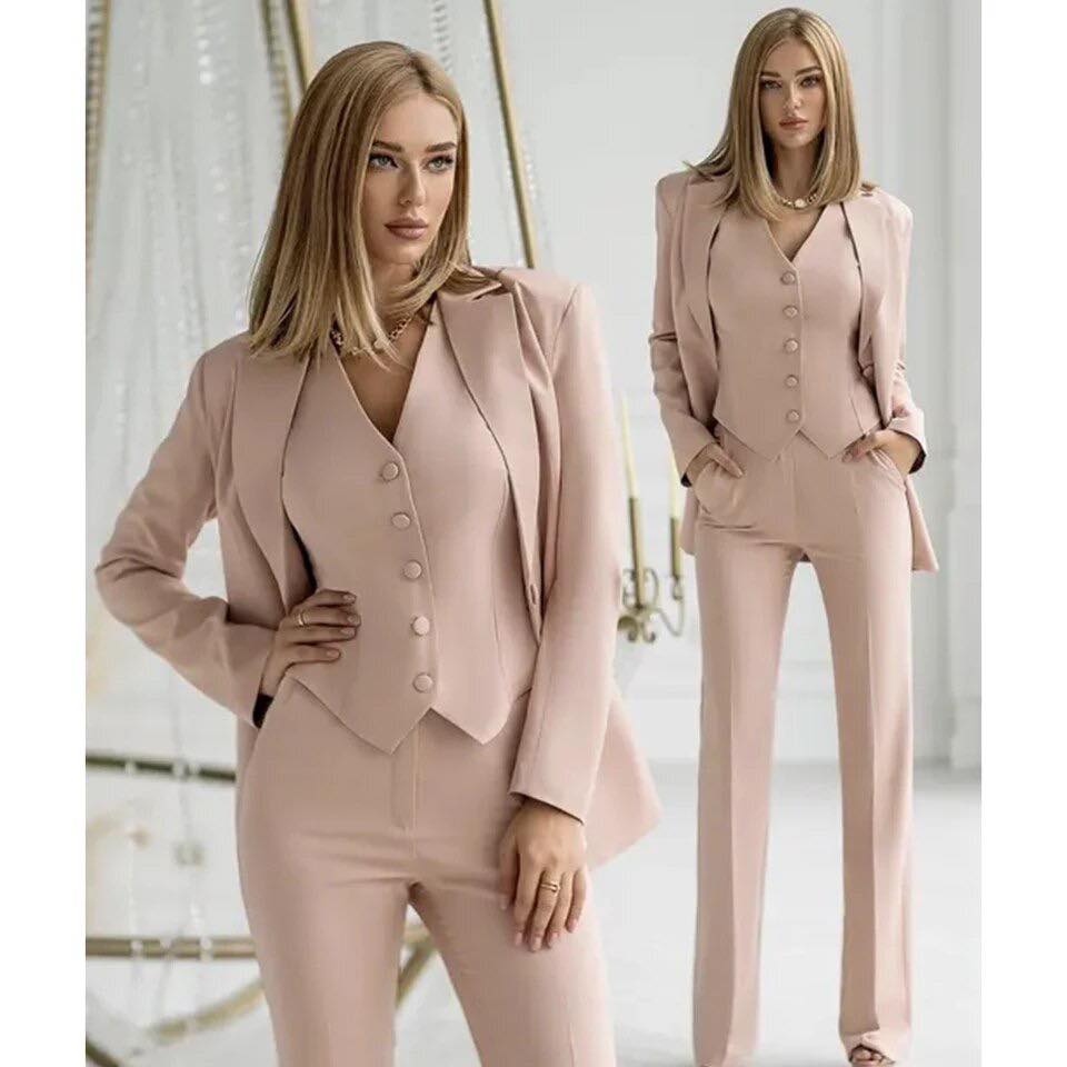 SOPHIE | Elegantes Kostüm mit Jacke, Hose und Weste in raffinierter Harmonie
