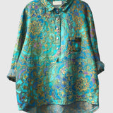 Katharina | Elegante Bluse mit modernem Retro-Kunstdruck