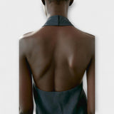 Aurora | Eleganter blauer Halter Neck Top mit verführerischem Rückenausschnitt