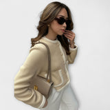 Isabelle | Elegante Strickjacke mit kunstvollen Ziertaschen