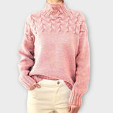 Aurora | Eleganter Damenpullover mit exquisiten Zopfstrick-Akzenten