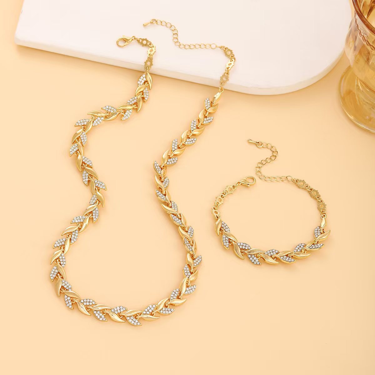 Juliette | Set aus strahlender Halskette und exquisitem Armband
