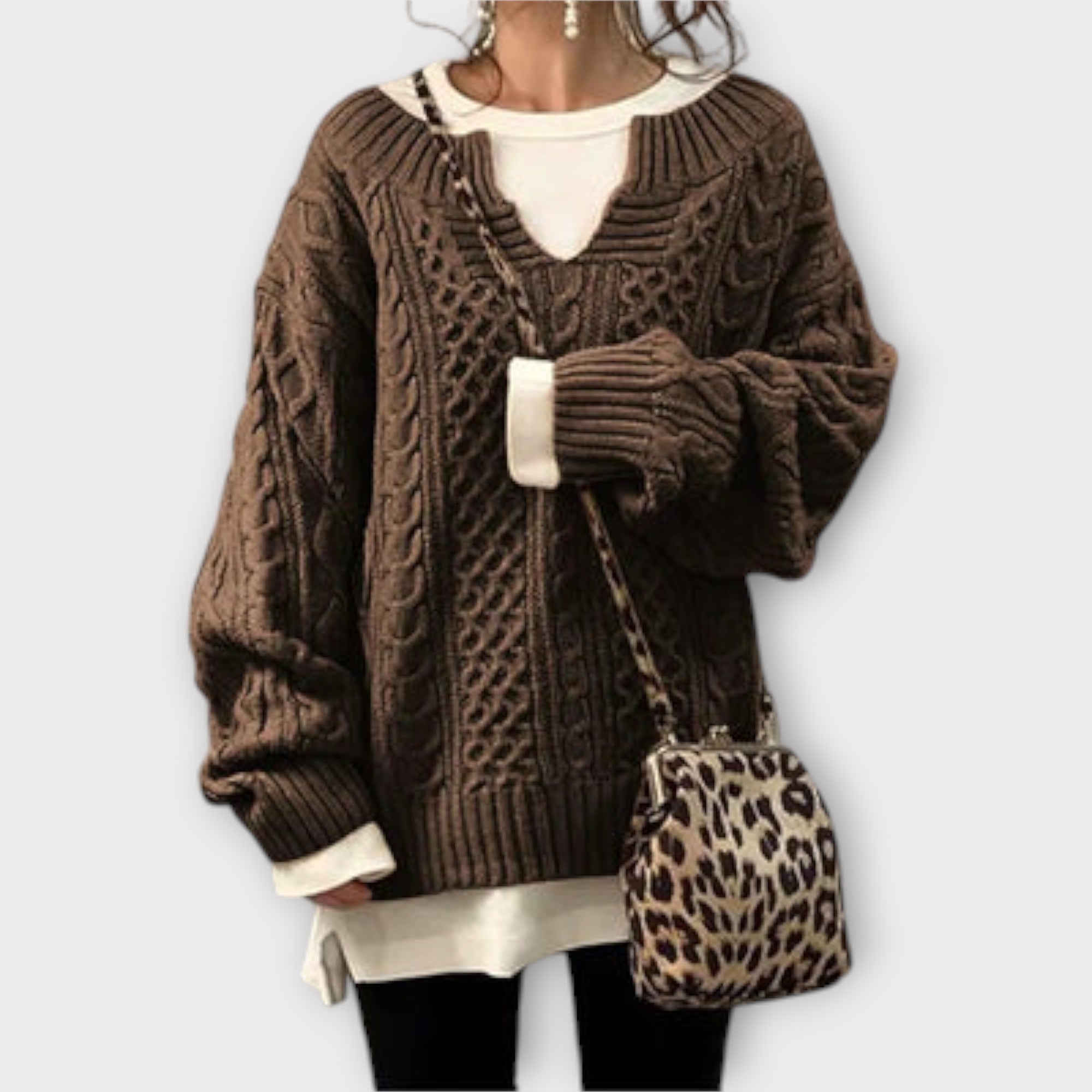 Aurélie | Majestätischer Oversized-Pullover mit kunstvollem Zopfmuster