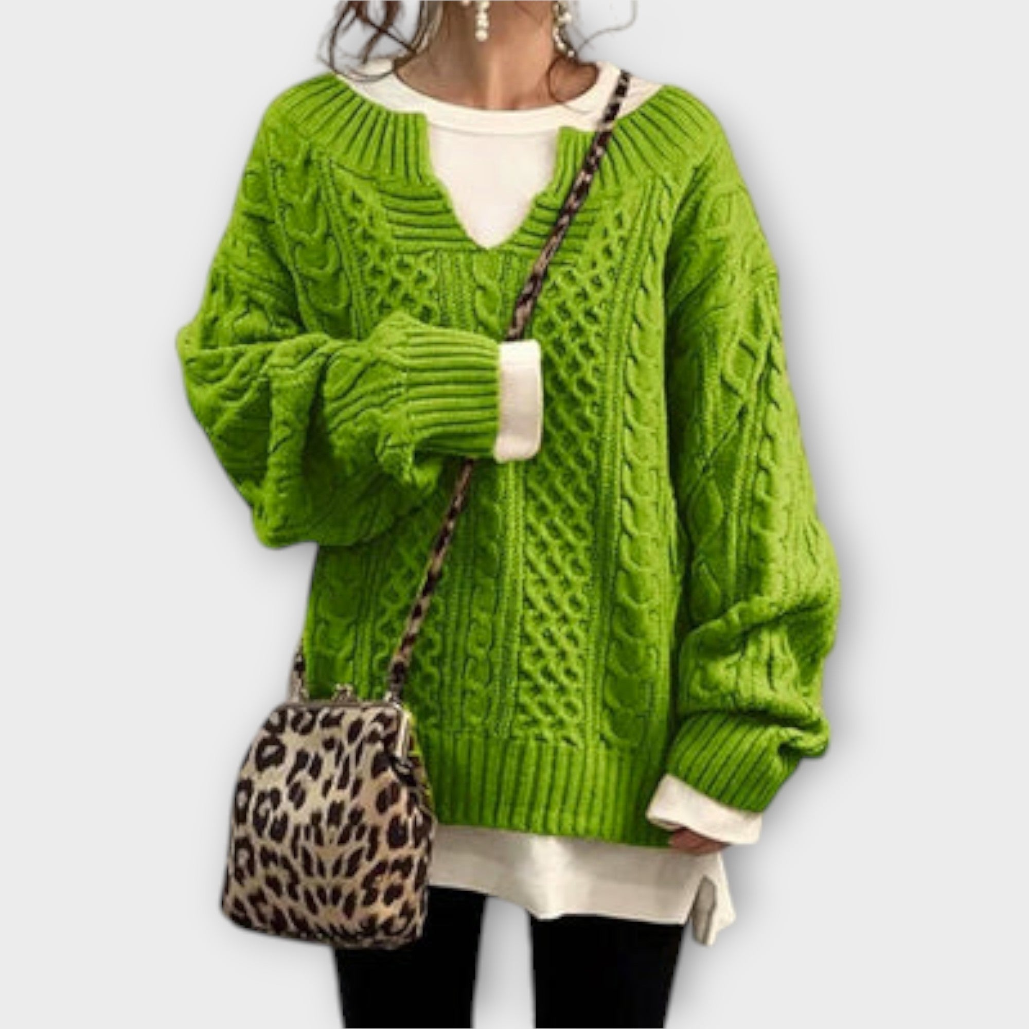 Aurélie | Majestätischer Oversized-Pullover mit kunstvollem Zopfmuster