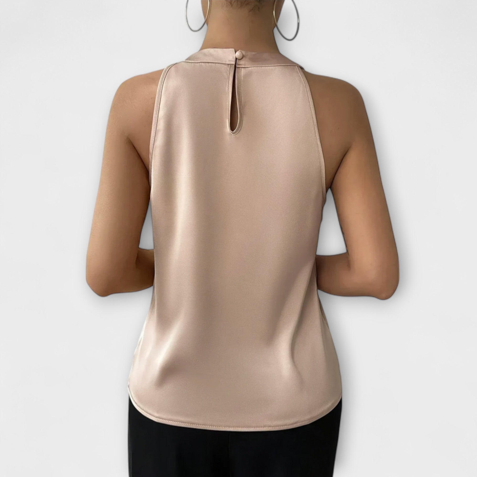 Isolde | Elegante Satinbluse mit verführerischem Off-Shoulder-Design