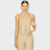Julianna | Edles Crisscross-Haltertop für zeitlose Eleganz